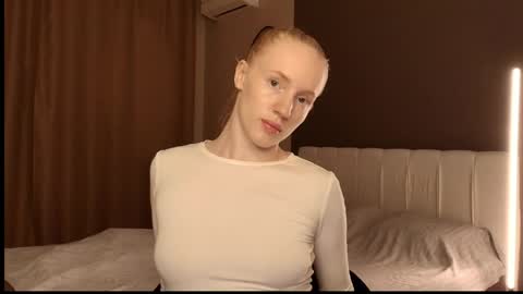 ElizabethLizy online show from May 27, 2026, 6:38 pm