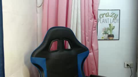 Sofie online show from November 24, 2025, 4:51 pm