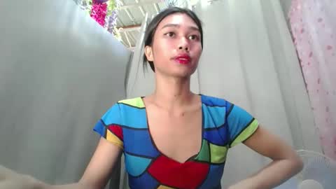 urloverjasmine_xx online show from May 19, 2026, 12:05 am