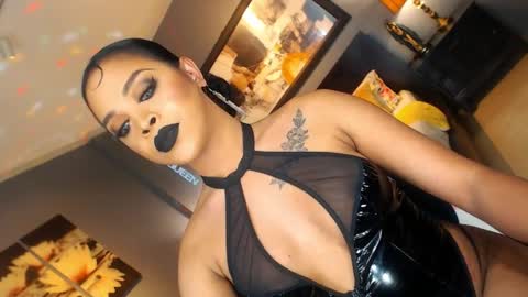 UrMajestyTyra online show from April 6, 2026, 1:03 am