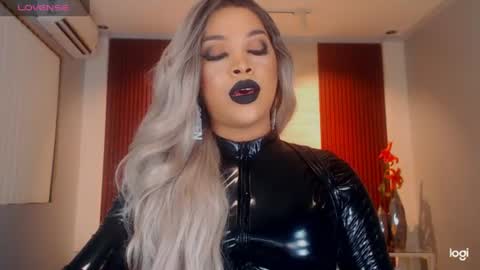 Snapshot of urmajestytyra chatting on June 13, 2026, 5:33 pm UrMajestyTyra online show from June 13, 2026, 5:33 pm