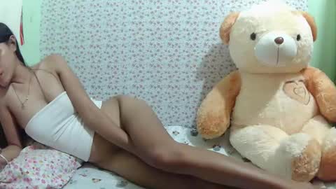 It me SHELLA  online show from November 8, 2025, 1:33 pm