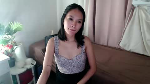 Snapshot of urpinayaureen04 chatting on November 29, 2025, 3:59 pm Petite hennesy online show from November 29, 2025, 3:59 pm