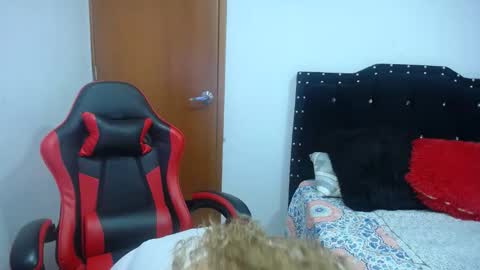 Eveling Blanco  online show from October 26, 2025, 1:00 am