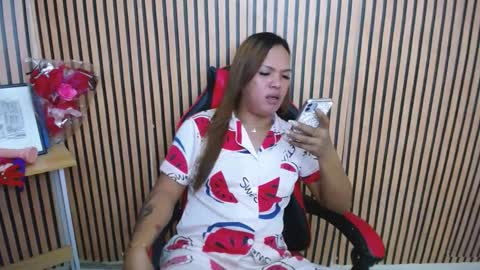 yanie online show from February 19, 2025, 2:12 am