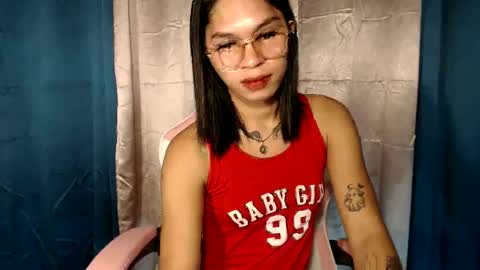 ursweet_zeviixx online show from January 22, 2025, 6:20 am