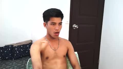 Snapshot of ursweetie_boy chatting on March 18, 2026, 4:15 am ursweetie_boy online show from March 18, 2026, 4:15 am