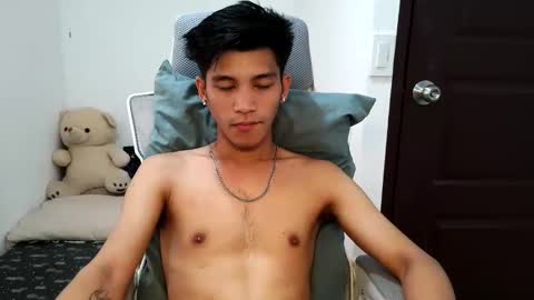 Snapshot of ursweetie_boy chatting on April 17, 2026, 7:44 am ursweetie_boy online show from April 17, 2026, 7:44 am