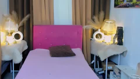 urwildest_margaret online show from December 4, 2025, 9:12 pm