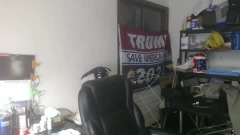 Eric online show from October 31, 2025, 9:43 am