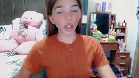 usweetcummer_kiana online show from October 13, 2025, 9:59 pm