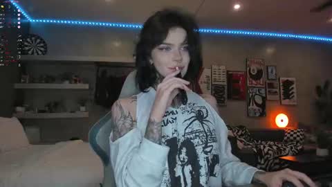 Snapshot of uwu_eva chatting on June 10, 2026, 10:14 am Eva online show from June 10, 2026, 10:14 am