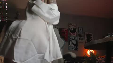 Snapshot of uwu_eva chatting on July 2, 2026, 5:52 pm Eva online show from July 2, 2026, 5:52 pm
