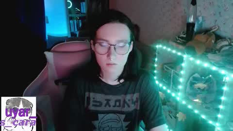 Cara online show from November 8, 2025, 1:33 pm