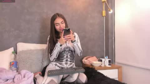 VAELINA ANGELS online show from April 21, 2026, 2:51 am