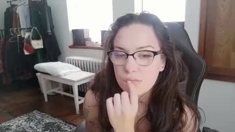 vagelicious online show from December 20, 2025, 2:46 pm