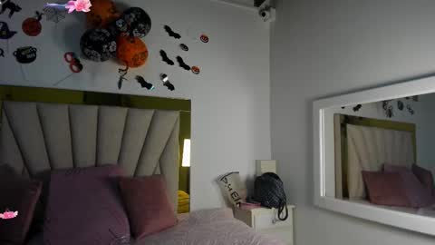 vahioleth  online show from October 31, 2025, 3:07 am