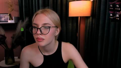 vaiolet_lovely online show from May 1, 2026, 6:56 pm