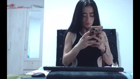 vaiolet online show from December 19, 2025, 6:42 am