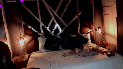 Snapshot of vaiolethsan chatting on February 20, 2026, 7:36 pm Vaioleth online show from February 20, 2026, 7:36 pm