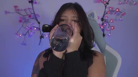 Snapshot of val_luv chatting on March 13, 2026, 1:01 am val online show from March 13, 2026, 1:01 am