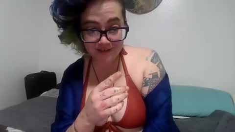 valarieak online show from October 2, 2025, 2:07 am