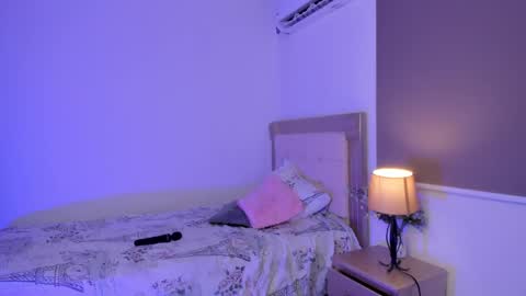 HI IM NEW online show from December 2, 2024, 3:14 pm