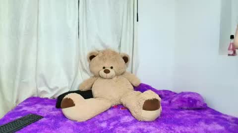Snapshot of valeentiinaa_ chatting on June 18, 2026, 11:25 am VALENTINA online show from June 18, 2026, 11:25 am