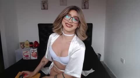 valen_foxxx online show from May 3, 2026, 1:50 pm