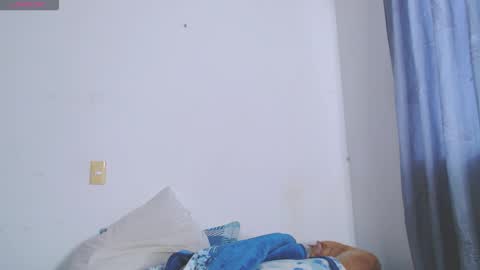 IG-valen mendoza99  twitter valenthompson99 online show from November 27, 2025, 9:06 pm