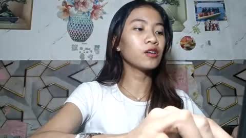 Snapshot of valenciasumney chatting on July 11, 2026, 4:10 pm Camille online show from July 11, 2026, 4:10 pm