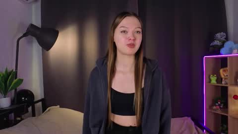 Lisa online show from November 12, 2025, 4:24 am