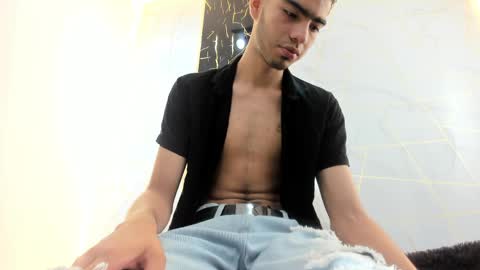 VALENTIN  online show from April 18, 2026, 2:37 am