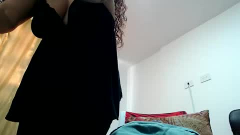 Valentina2730 online show from February 4, 2026, 10:36 pm