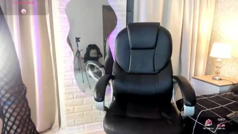 Snapshot of valentina__desire chatting on December 3, 2025, 12:03 pm Valen online show from December 3, 2025, 12:03 pm