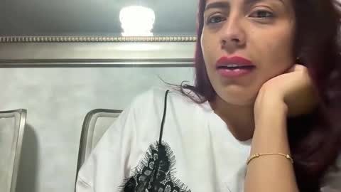 Snapshot of valentina_camposs chatting on April 24, 2026, 5:21 am valen online show from April 24, 2026, 5:21 am