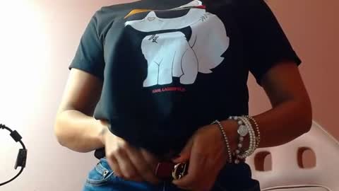 Snapshot of valentina_camposs chatting on June 19, 2026, 4:33 pm valen online show from June 19, 2026, 4:33 pm