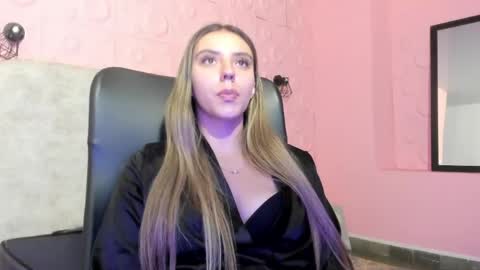 Snapshot of valentina_red18 chatting on May 8, 2026, 3:50 pm Valentina online show from May 8, 2026, 3:50 pm