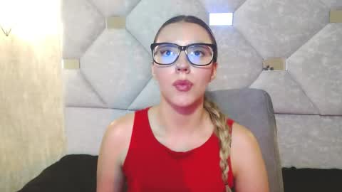 Snapshot of valentina_red18 chatting on May 19, 2026, 5:08 pm Valentina online show from May 19, 2026, 5:08 pm