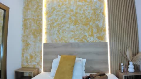 Valentina  online show from December 2, 2025, 11:37 am