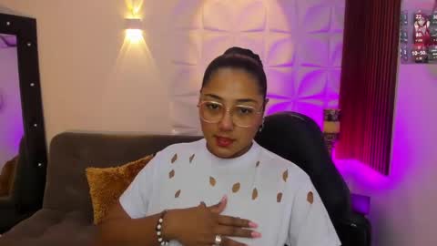 Snapshot of valentina_xx69 chatting on December 3, 2024, 2:16 pm Valentina online show from December 3, 2024, 2:16 pm