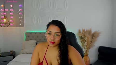 Snapshot of valentina_xx69 chatting on February 12, 2025, 5:26 pm Valentina online show from February 12, 2025, 5:26 pm