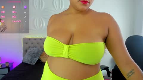 Snapshot of valentina_xx69 chatting on March 1, 2025, 3:05 pm Valentina online show from March 1, 2025, 3:05 pm
