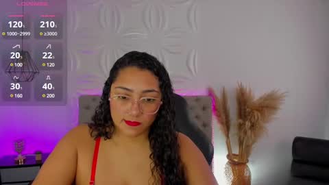 Snapshot of valentina_xx69 chatting on March 12, 2025, 5:38 pm Valentina online show from March 12, 2025, 5:38 pm