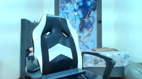 valentina_y_sneiderr online show from February 23, 2026, 7:11 pm