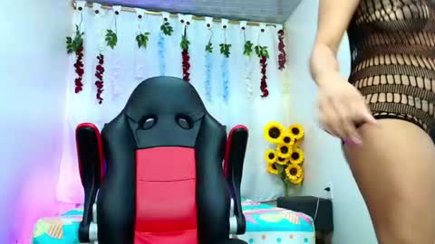 valentina_y_sneiderr online show from July 25, 2026, 1:04 am