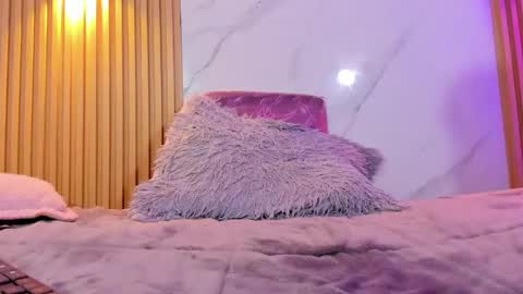 valentinaliux_ online show from June 3, 2026, 2:33 pm