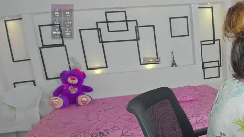 valentinamontoya online show from January 14, 2025, 11:31 am