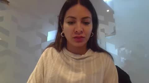valentinaseleni24 online show from May 18, 2026, 2:01 pm