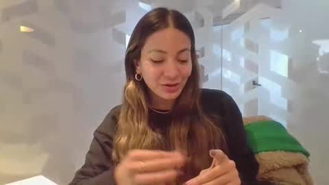 valentinaseleni24 online show from May 20, 2026, 2:56 pm
